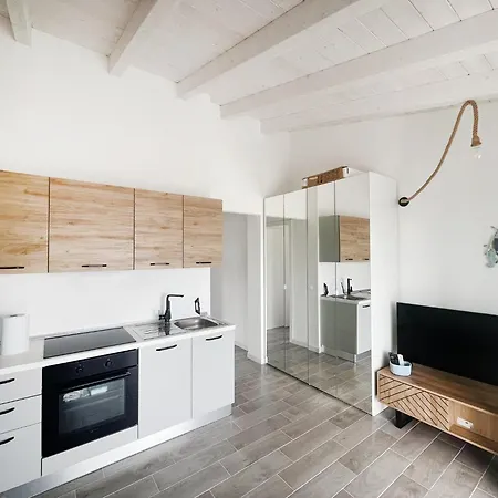 Apartment Affittimoderni Albatros - Cste12 *